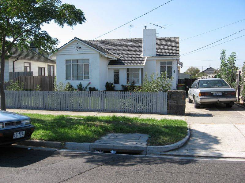 6 MOAMA STREET, Braybrook VIC 3019