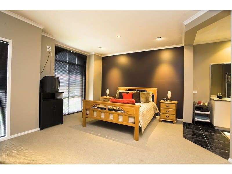 9 Saltbush Court (The Avenue), Sunshine West VIC 3020