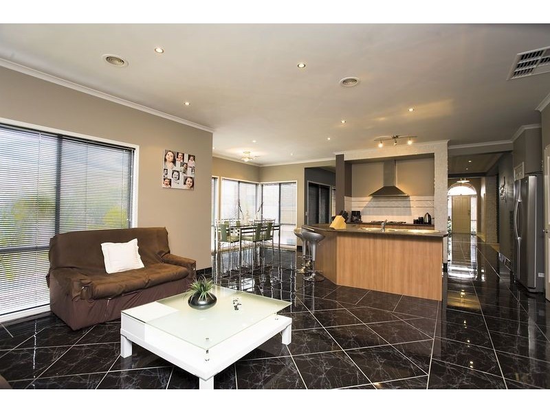 9 Saltbush Court (The Avenue), Sunshine West VIC 3020