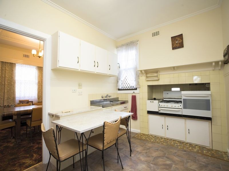 373 BALLARAT ROAD, Sunshine VIC 3020