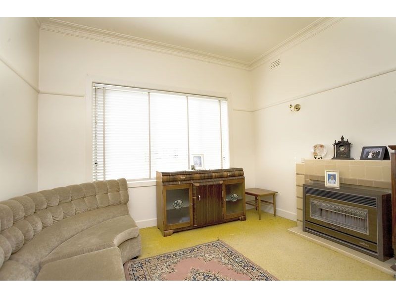 27 Couch Street, Sunshine VIC 3020