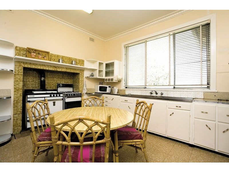 27 Couch Street, Sunshine VIC 3020