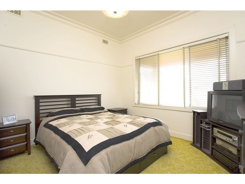 27 Couch Street, Sunshine VIC 3020