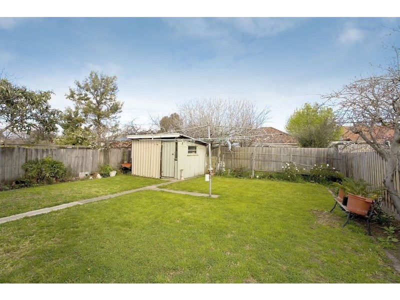 27 Couch Street, Sunshine VIC 3020
