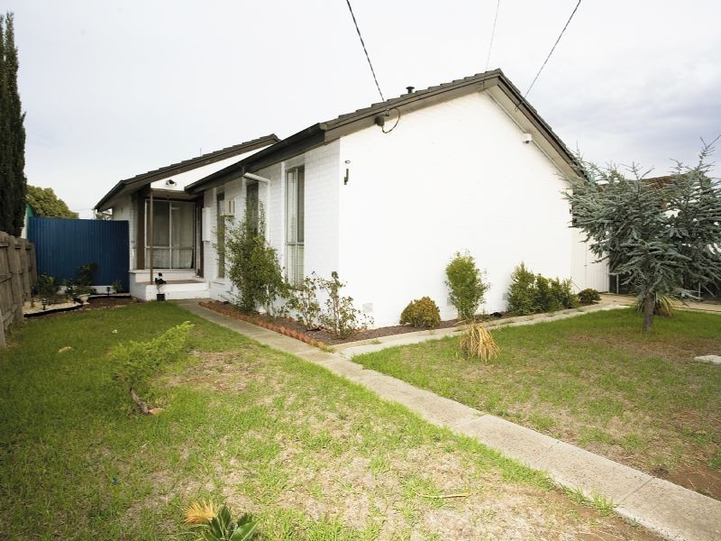 3 WARMINGTON ROAD, Sunshine West VIC 3020