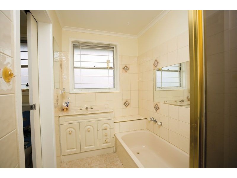 3 WARMINGTON ROAD, Sunshine West VIC 3020