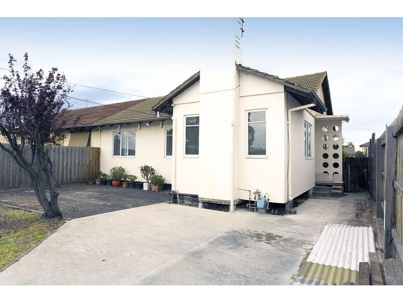 33 Lily Street, Braybrook VIC 3019