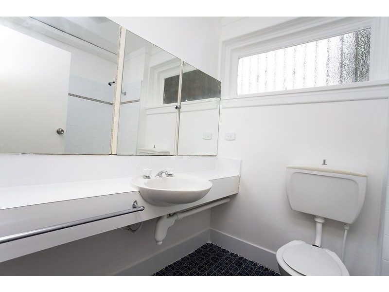 1/52A Forrest Street, Sunshine VIC 3020