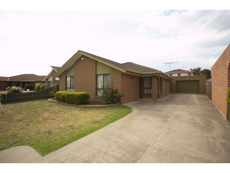 27 Plymouth Close, Sunshine North VIC 3020