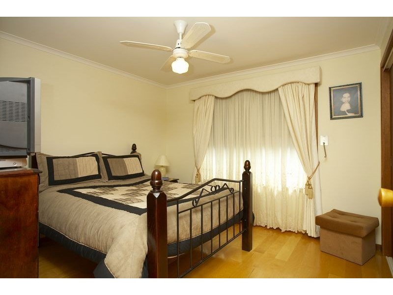 27 Plymouth Close, Sunshine North VIC 3020