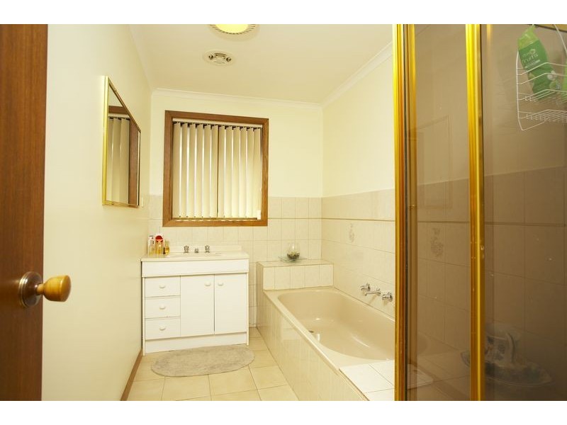 27 Plymouth Close, Sunshine North VIC 3020