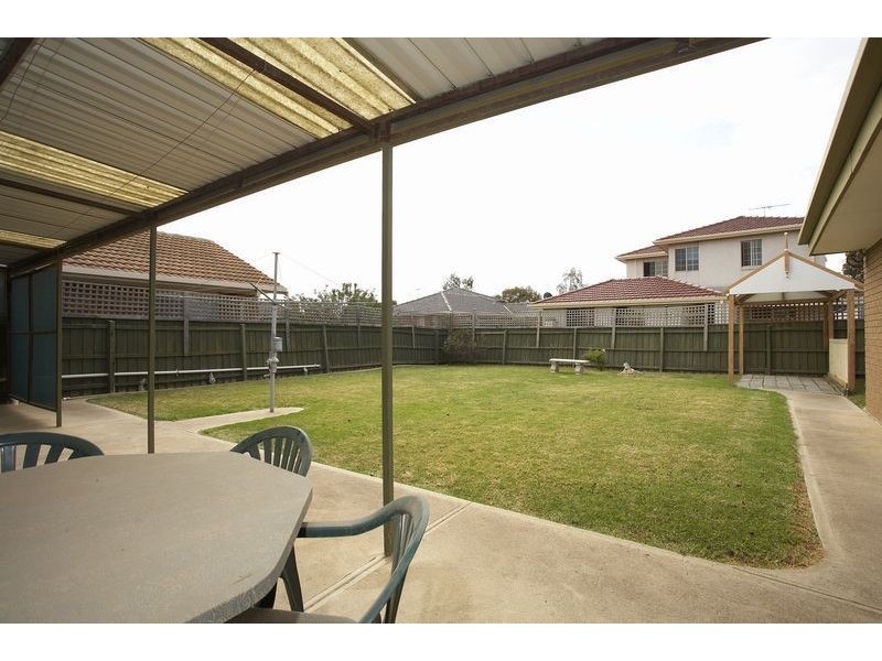 27 Plymouth Close, Sunshine North VIC 3020