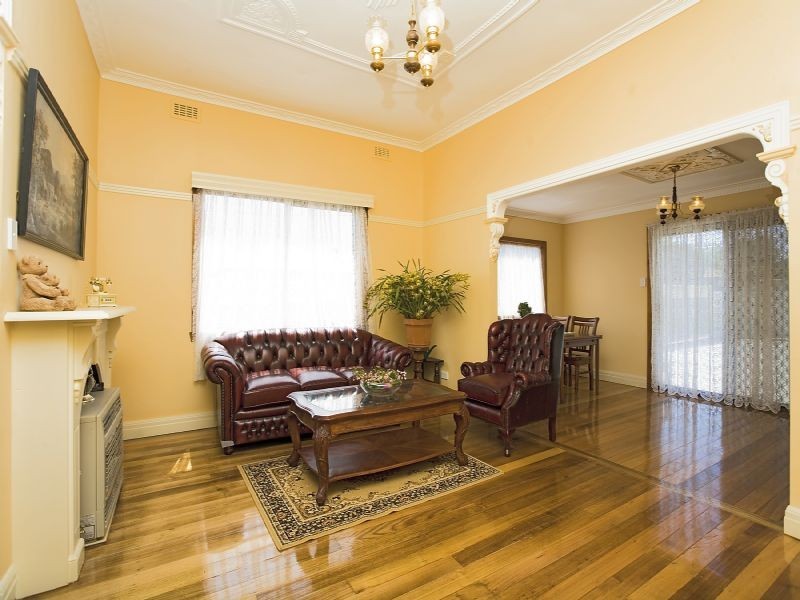 24 THOMSON STREET, Sunshine VIC 3020