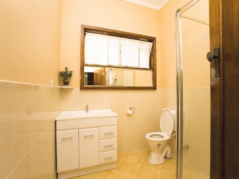 24 THOMSON STREET, Sunshine VIC 3020