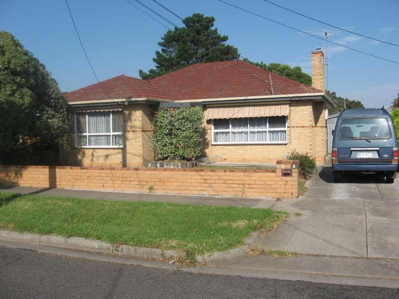 8 INGLIS STREET, Sunshine North VIC 3020