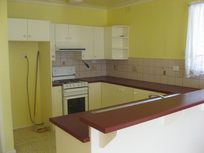 8 INGLIS STREET, Sunshine North VIC 3020