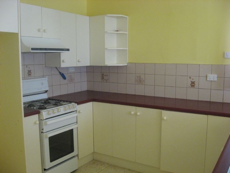 8 INGLIS STREET, Sunshine North VIC 3020