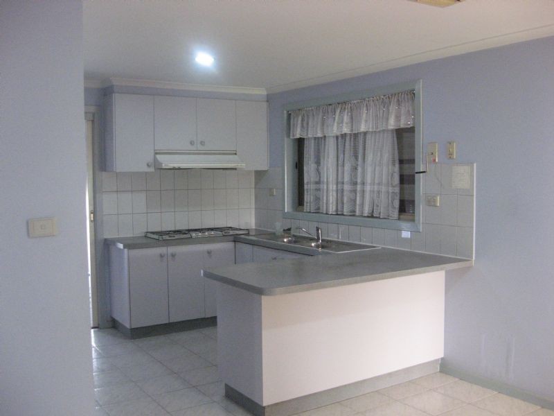 27 FULTON RETREAT, Sunshine North VIC 3020