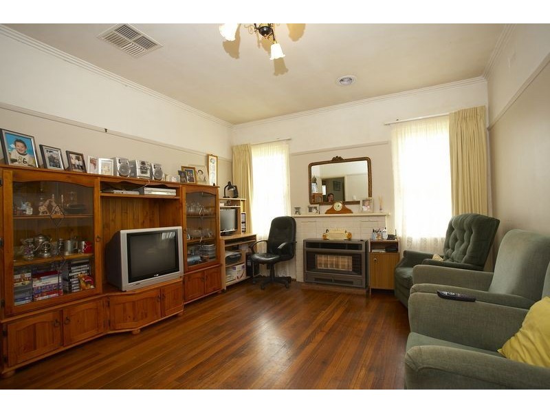 14 Ravenhall Street, Braybrook VIC 3019