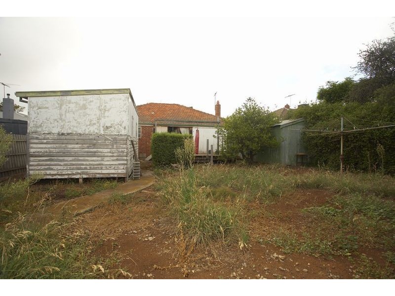 17 Cornwall Road, Sunshine VIC 3020