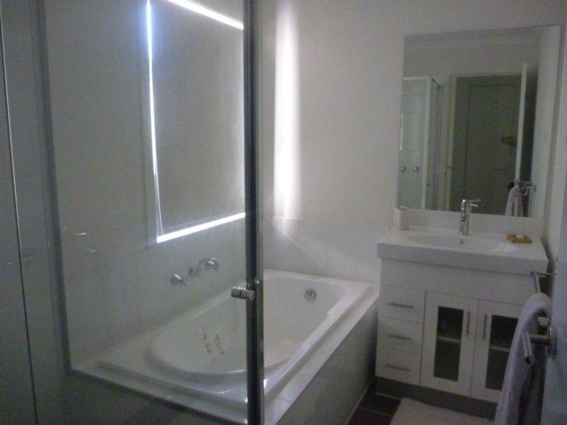 8 SUSAN STREET, Sunshine West VIC 3020