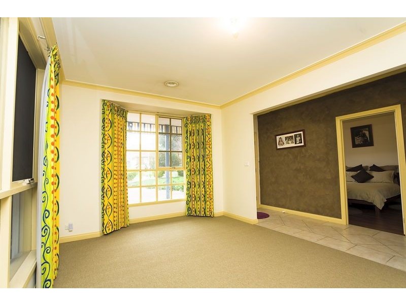 14 Dowding Close, Fawkner VIC 3060