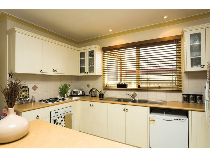 14 Dowding Close, Fawkner VIC 3060