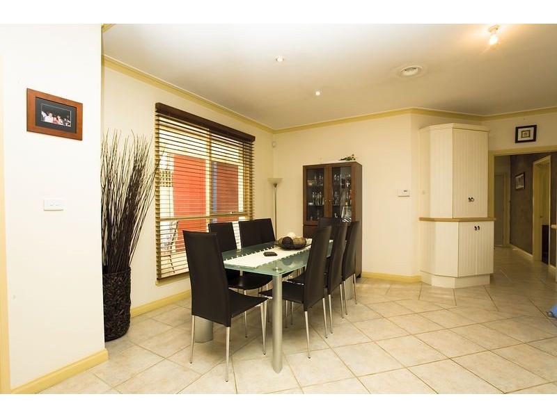 14 Dowding Close, Fawkner VIC 3060