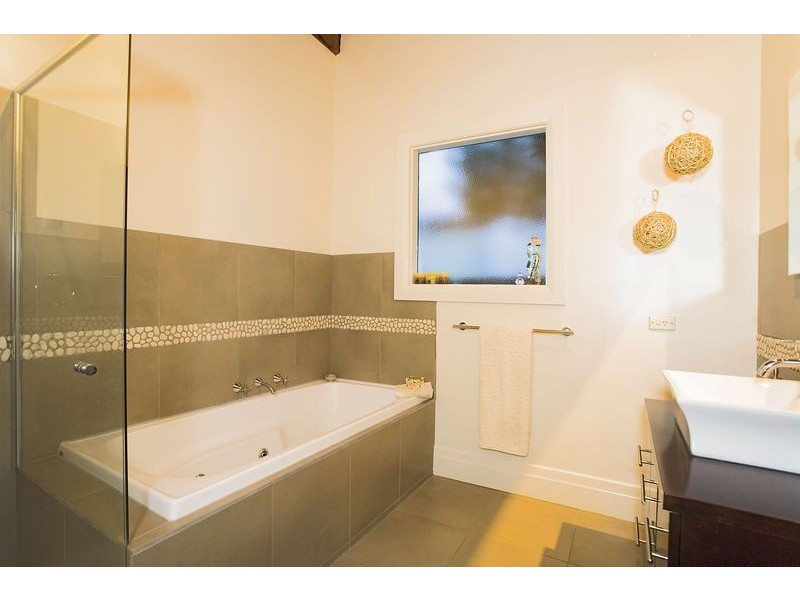 6 Third Avenue, Brunswick VIC 3056