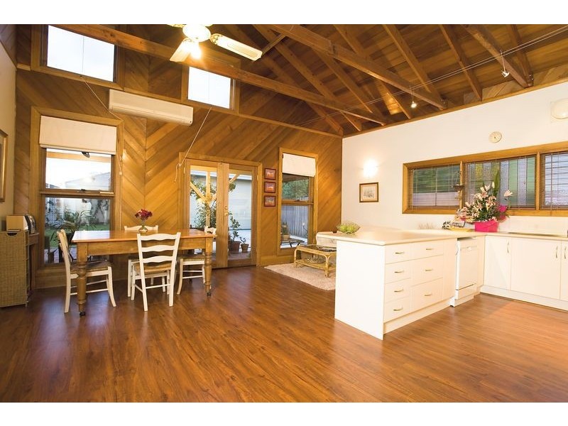 6 Third Avenue, Brunswick VIC 3056