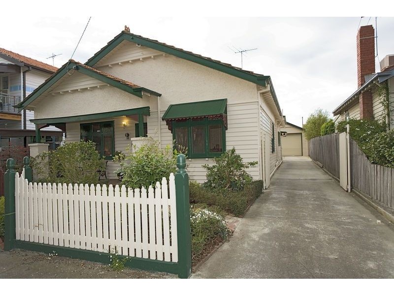 6 Third Avenue, Brunswick VIC 3056