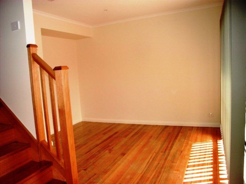 2/27 Lockley Street, Glenroy VIC 3046