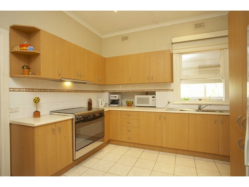 84 Grandview Avenue, Pascoe Vale South VIC 3044