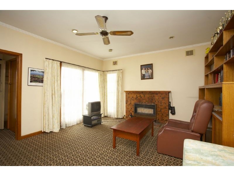 16 Oakbank Grove, Pascoe Vale VIC 3044