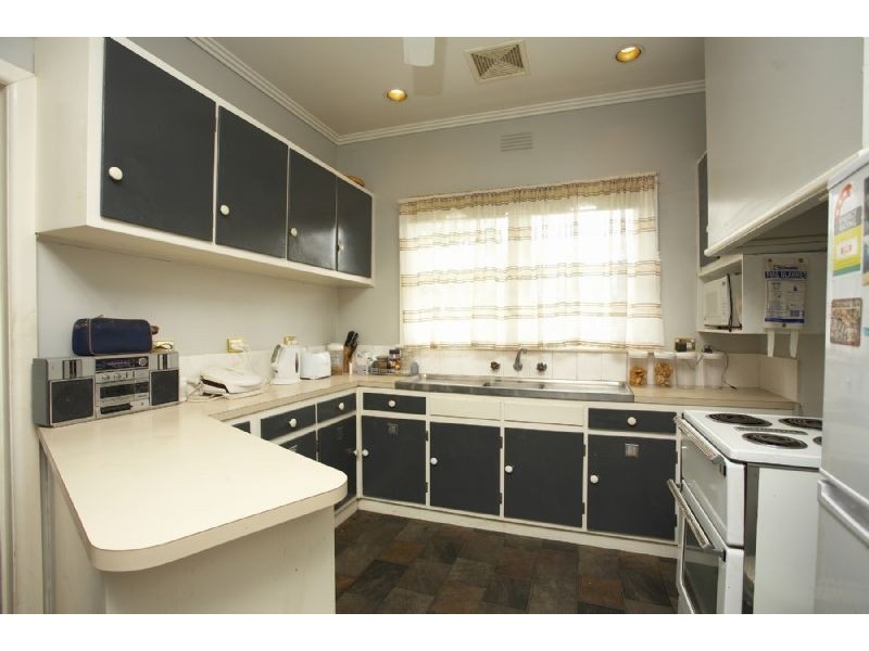 16 Oakbank Grove, Pascoe Vale VIC 3044