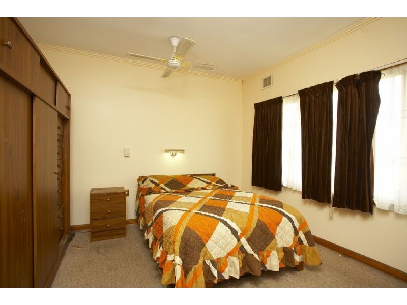 16 Oakbank Grove, Pascoe Vale VIC 3044