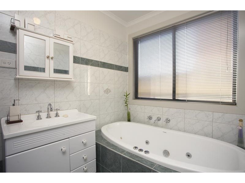 2 Baan Close, Fawkner VIC 3060