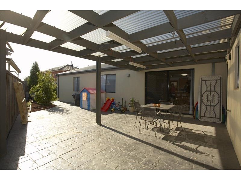 2 Baan Close, Fawkner VIC 3060