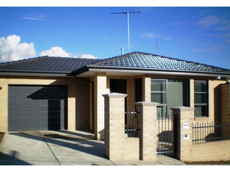 9 Meaker Avenue, Oak Park VIC 3046