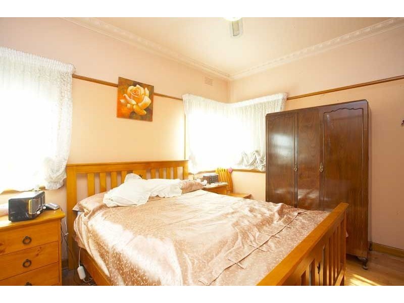 23 Sandra Avenue, Fawkner VIC 3060