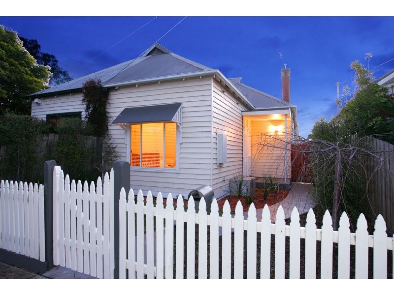 18 Clifton Grove, Coburg VIC 3058