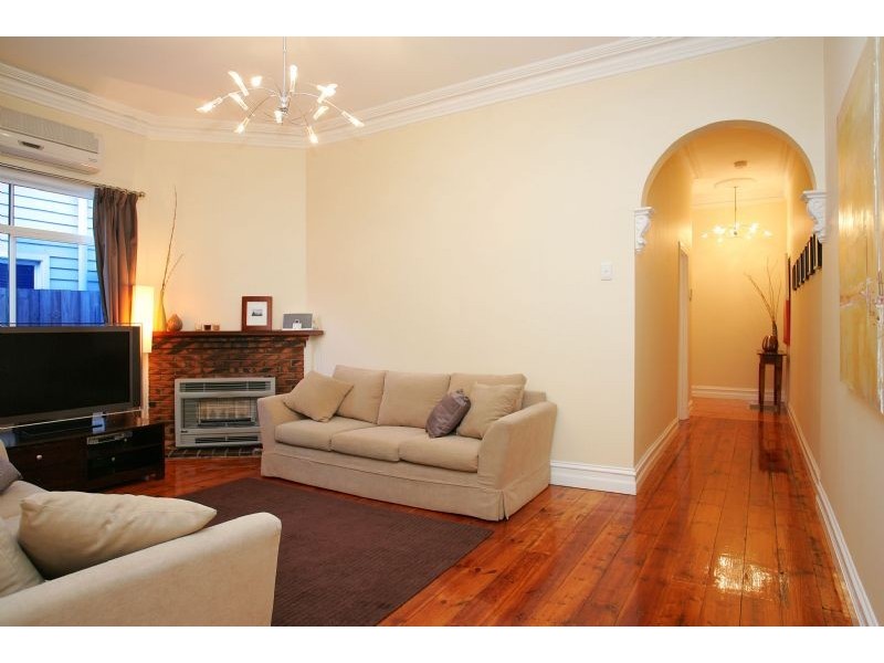 18 Clifton Grove, Coburg VIC 3058