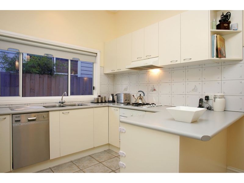 18 Clifton Grove, Coburg VIC 3058