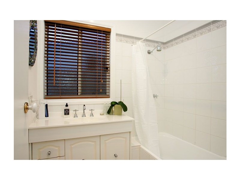 18 Clifton Grove, Coburg VIC 3058