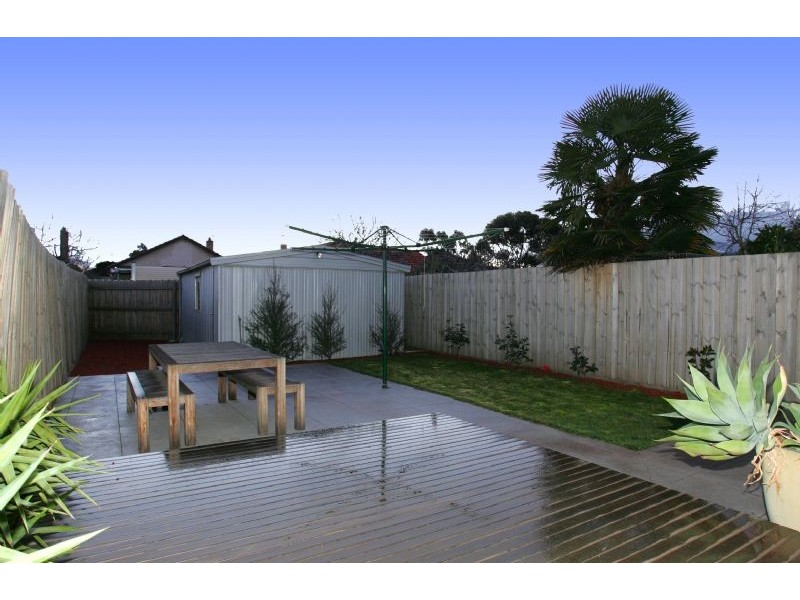 18 Clifton Grove, Coburg VIC 3058