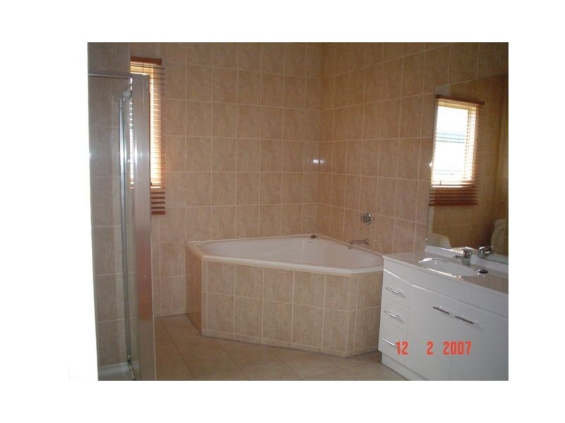 17 Rolland St, Coburg VIC 3058