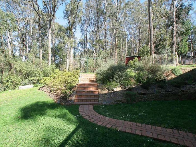 5 Scenic Crescent, Kalorama VIC 3766