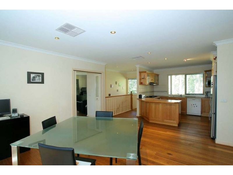 5 Scenic Crescent, Kalorama VIC 3766