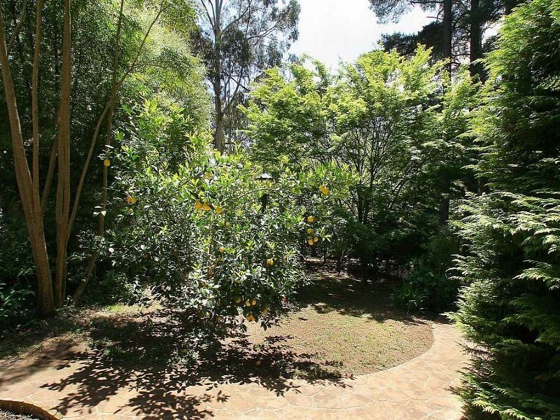 2 Thomson Avenue, Olinda VIC 3788