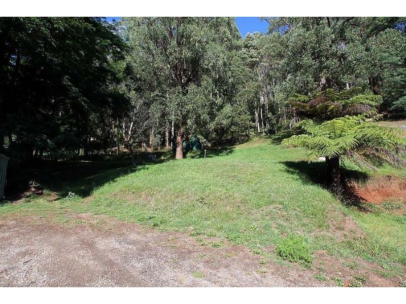 8 Ernest Road, Kalorama VIC 3766